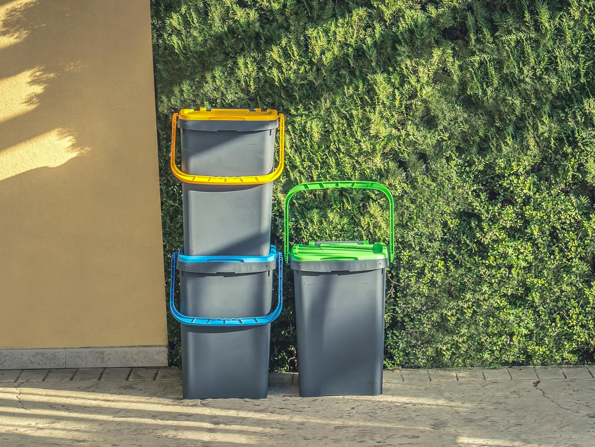 Ecoplast | Tris di Pattumiere per Raccolta Differenziata 20 Lt, Colori Assortiti Giallo/Verde/Blu, 34,5x34,5x34,5, Made in Italy